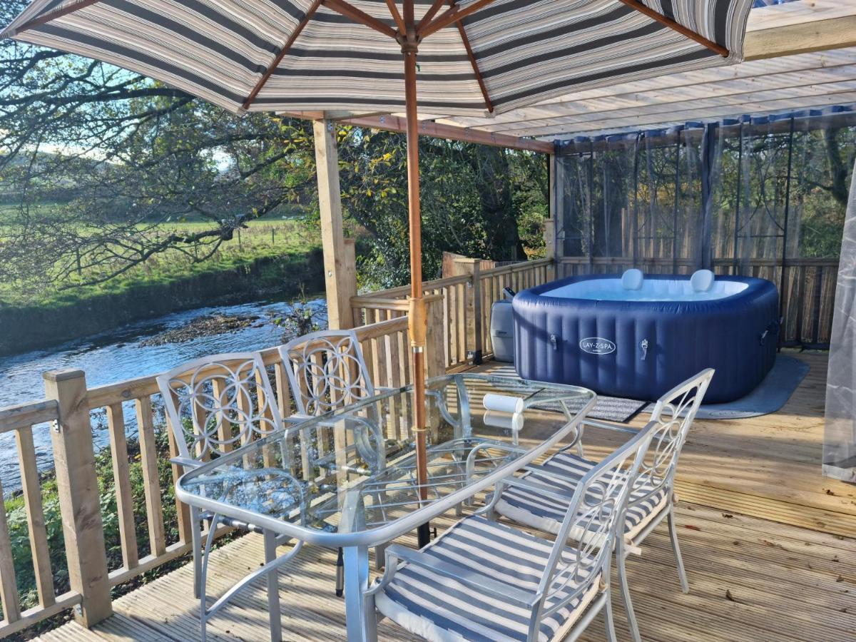 Riverside Cabin At Pen-Y-Bont Mill Hotel Oswestry Exterior foto
